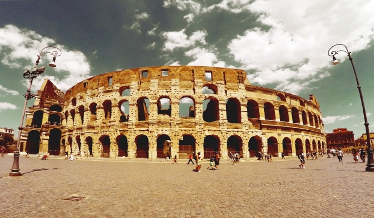 O Coliseu, em Roma, Itália