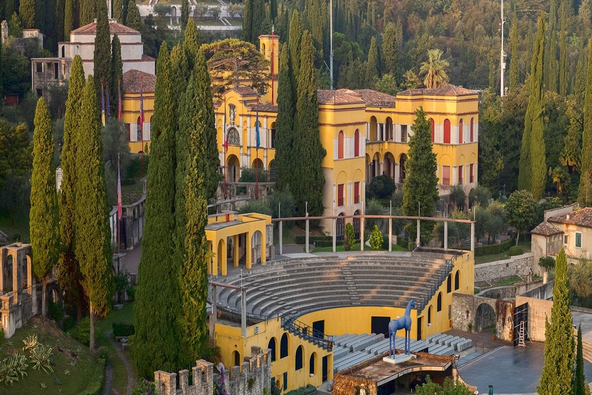 Conheça Gardaland, um dos parques de diversões mais famosos da Itália e outras. Então, venha descobrir as atrações ao redor do Lago de Garda.