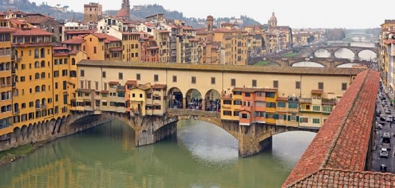 Ponte mais famosa de Florença na Itália: Ponte Vecchio, um símbolo emblemático da cidade Foto: Flickr