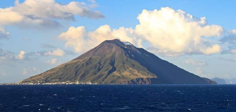 X Fatos sobre o vulcão Stromboli Foto: Freepik