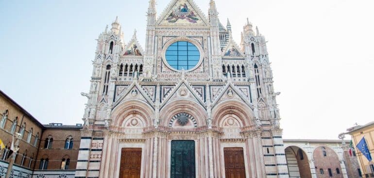 Siena, a cidade italiana da Toscana rica em arte e com ruas históricas Foto: Freepik
