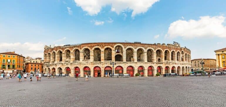 As belas artes em Verona, em Vêneto, que é cenário da famosa peça de Shakespeare, a Romeu e Julieta Foto: Freepik