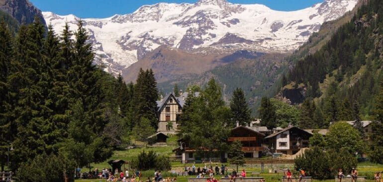 Tradição Alpina retrata a arte em Gressan – Conheça suas obras artísticas em meio a paisagens no Vale d’Aosta Foto: Flickr