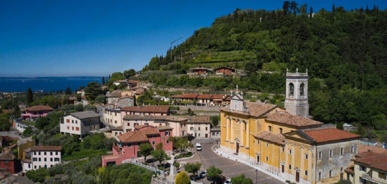 Comuna de Afi, na província de Verona, em Vêneto – Destino que encanta com suas montanhas e vales Foto: Stock