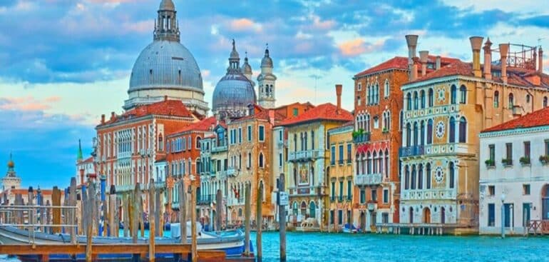 Província de Veneza, em Vêneto – Famosa região que abriga os canais da Ilha de Veneza Foto: Freepik